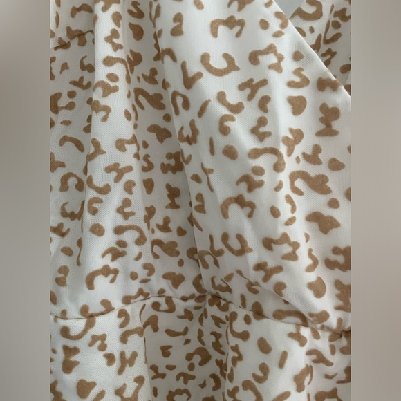 Vestique Leopard Peplum Top - Picture 5 of 5